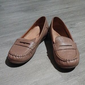 Vionic Marcy Tan Leather Loafers  Sz 9.5 NWOT